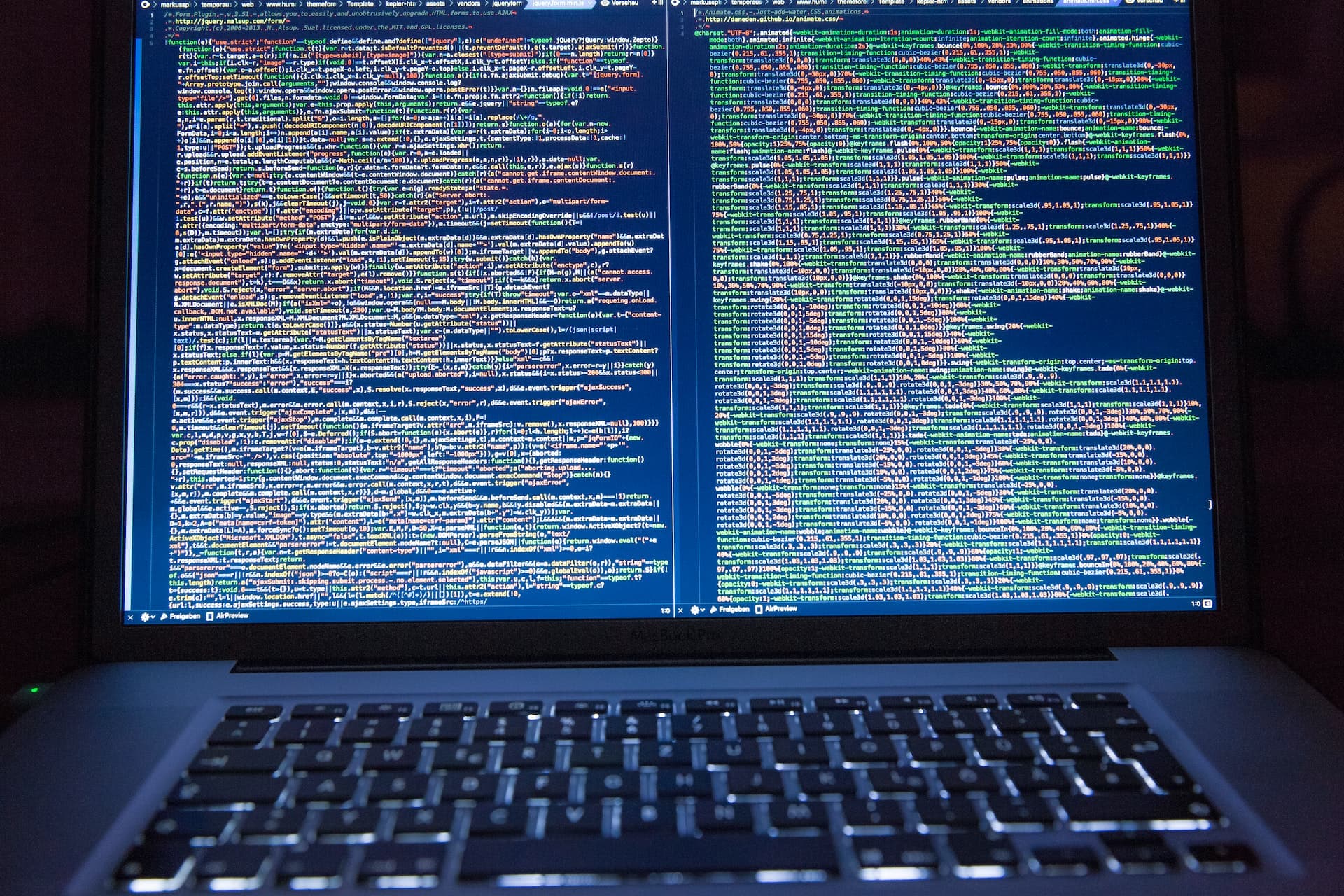 Demistificazione dello Sviluppo Backend: Esplorazione dei Linguaggi e della Gestione delle Richieste